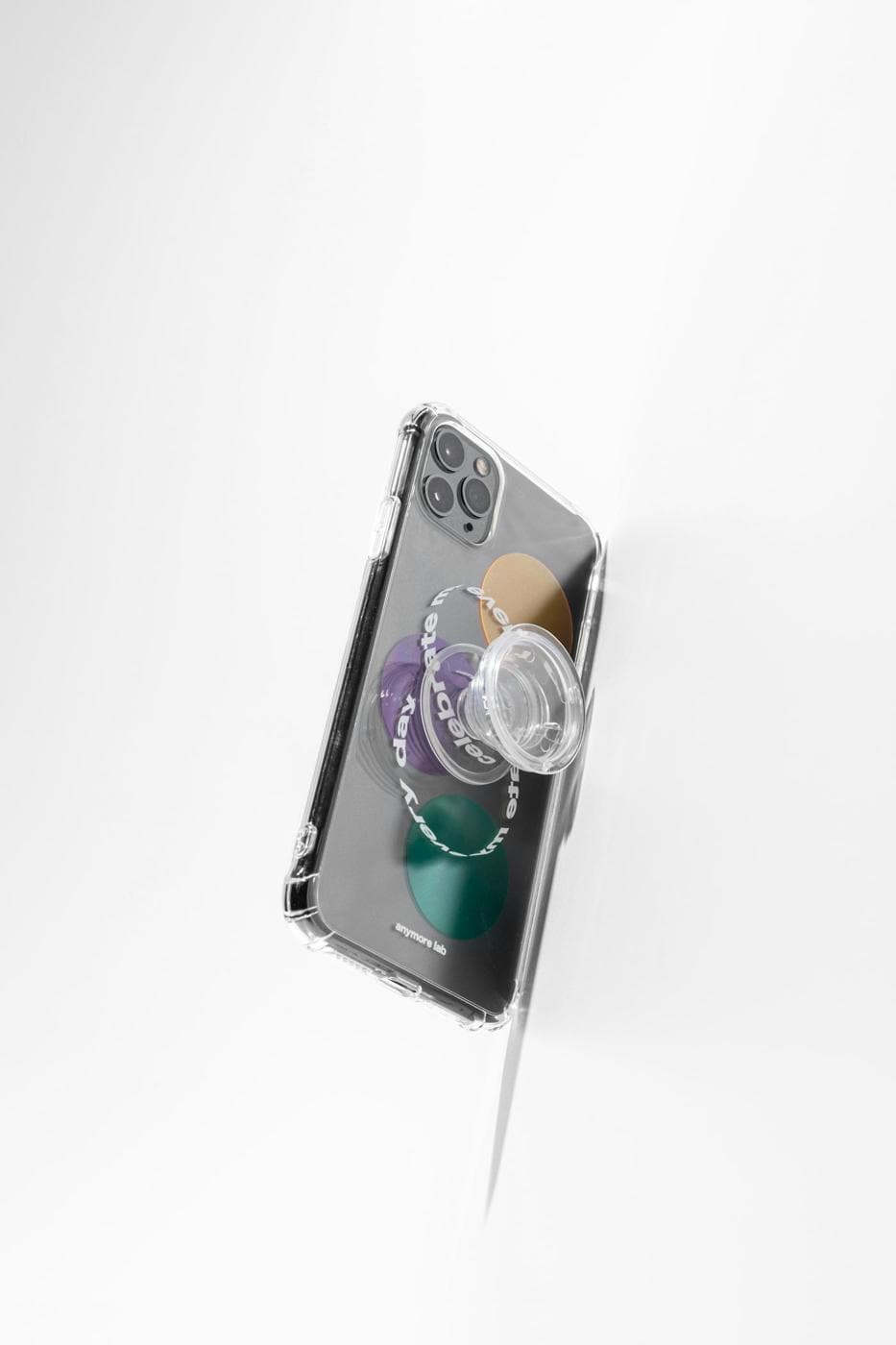 Téléphone dans une coque transparente à anneau aimanté