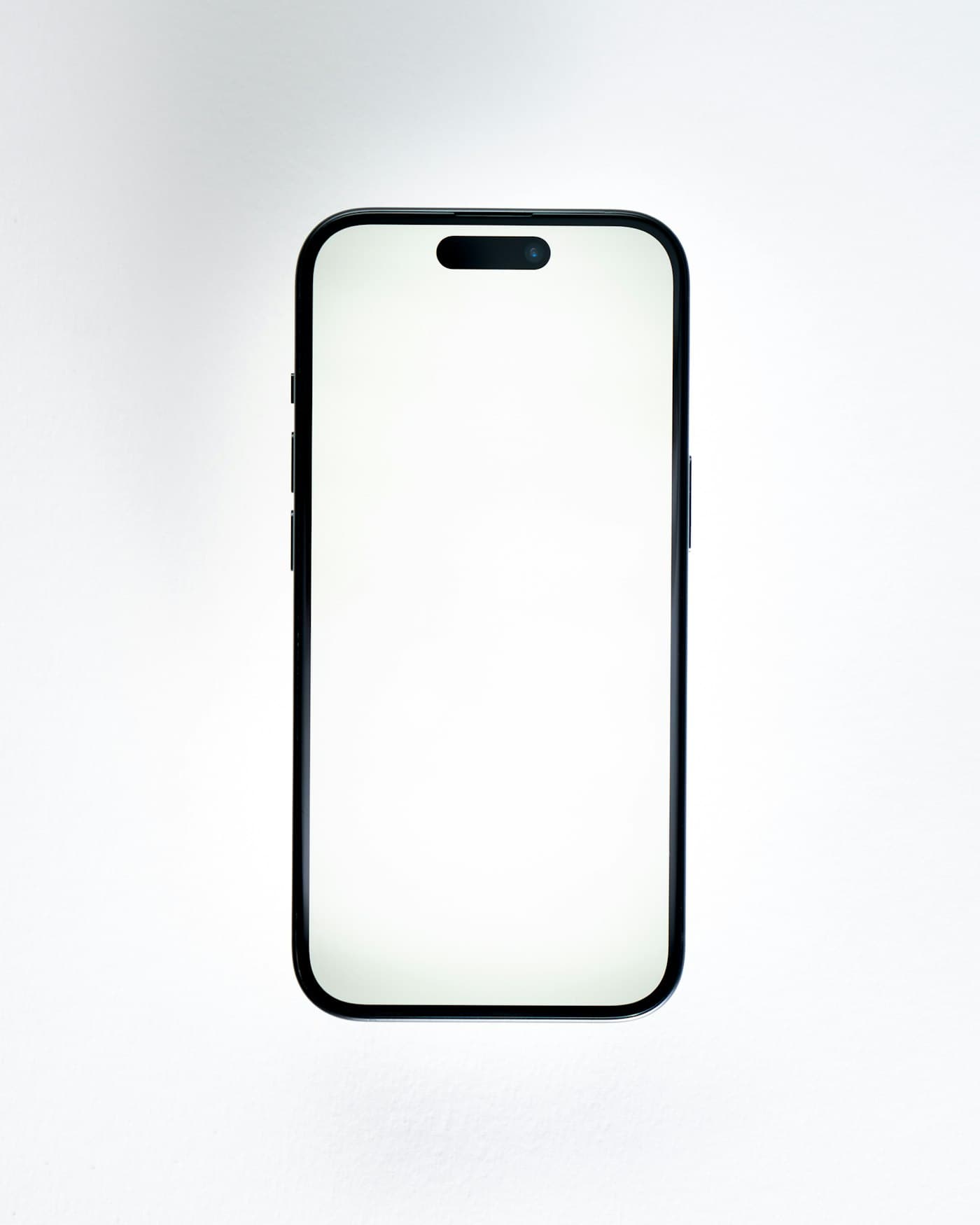 Écran d’un téléphone vu de face, bords fins